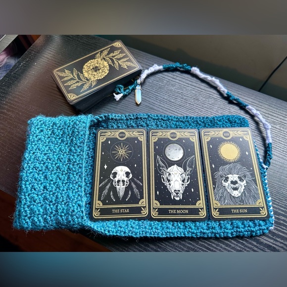 Handmade Tatot Card Pouch - Picture 1 of 3